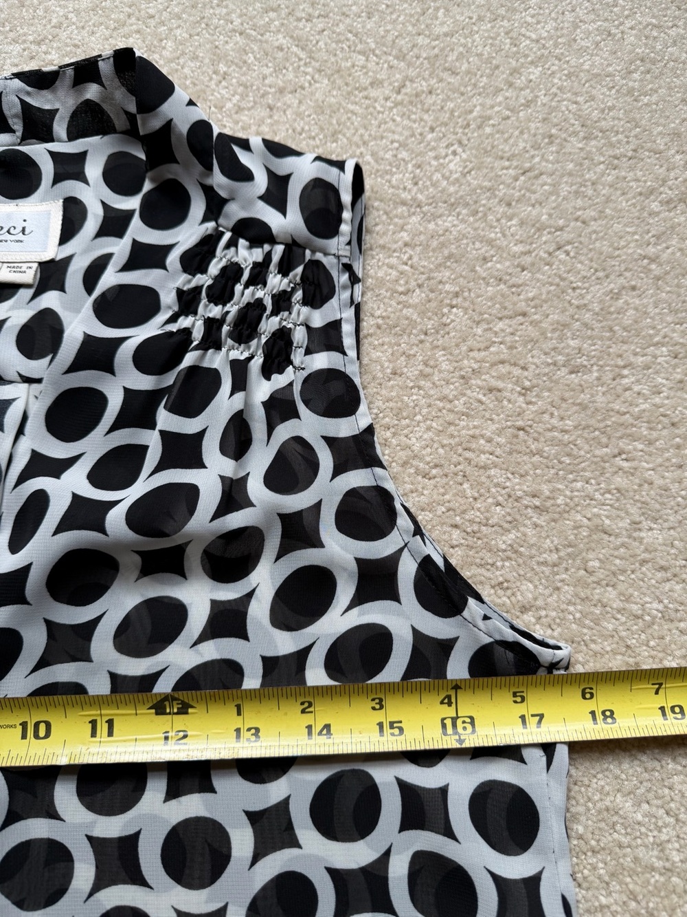 ECI Black and White Sleeveless Top Geometric Circle-Print - Picture 5 of 6
